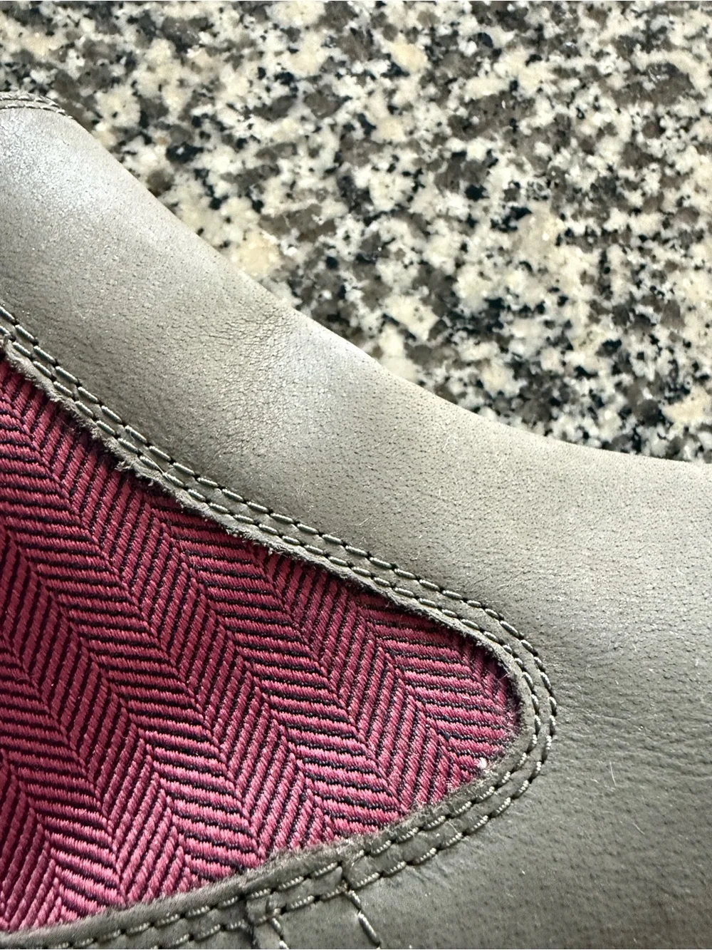 Women’s Timberland Olive Green Chelsea Boots with Burgundy Elastic Panels